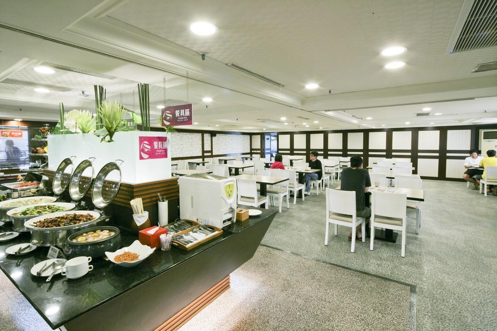 Cambridge Tainan Hotel מראה חיצוני תמונה
