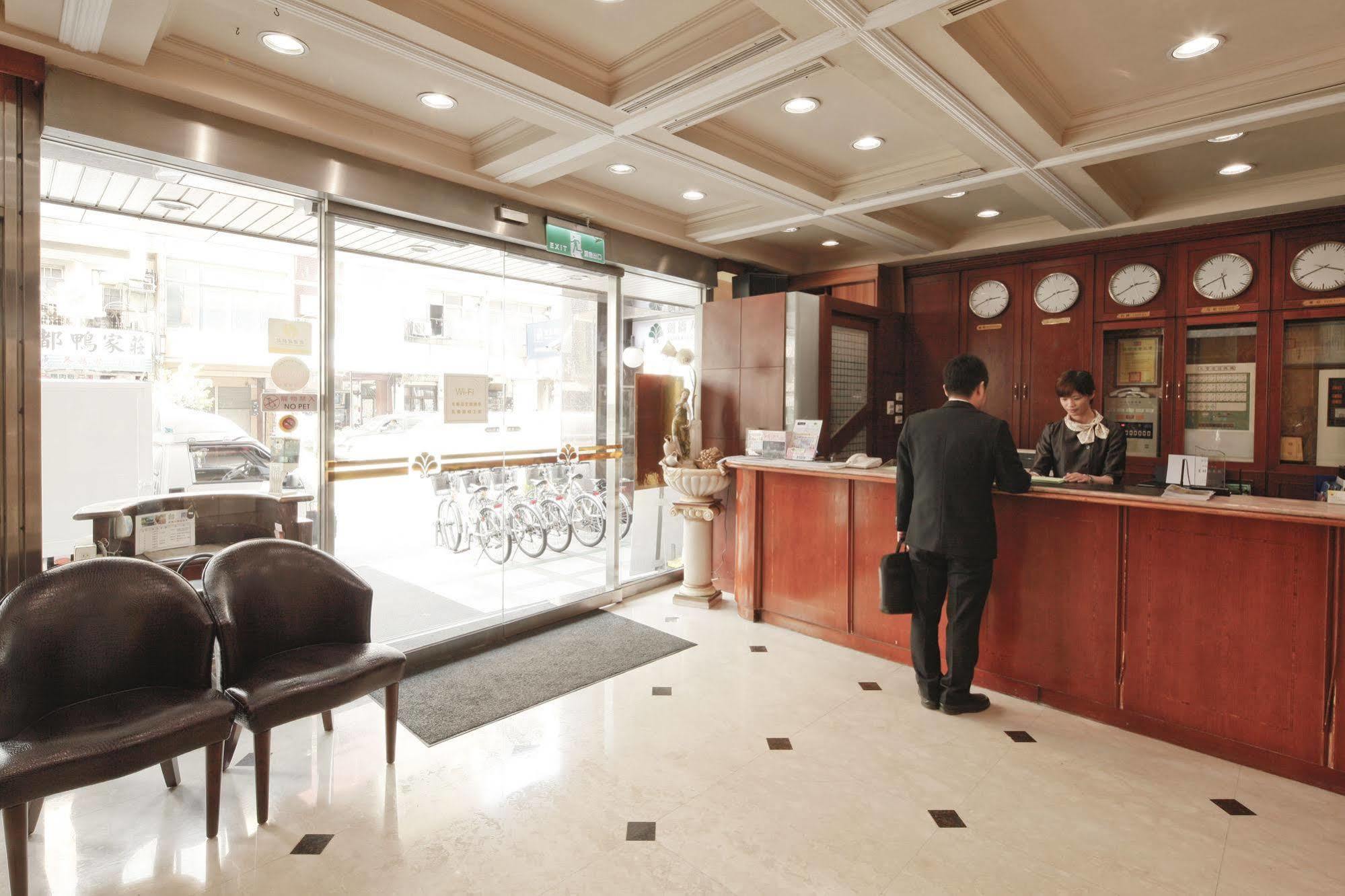 Cambridge Tainan Hotel מראה חיצוני תמונה